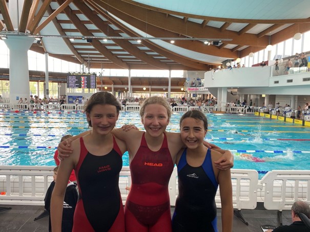 JT1-Schwimmerinnen in Regensburg
